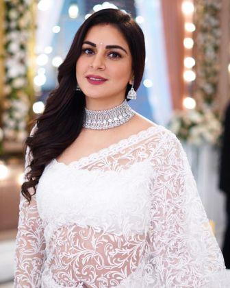 Shraddha Arya Biography