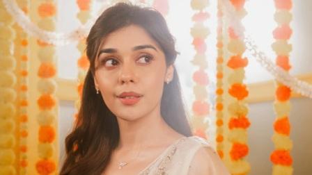 Eisha Singh to Lead Naagin 7 Opposite Namik Paul After Bigg Boss 18 Stint 2 Eisha Singh to Lead Naagin 7 Opposite Namik Paul