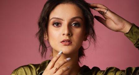 Mrinal Navell Enter in Lakshmi Ka Safar