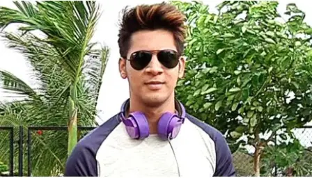 Aditi Sharma and Ayyaz Ahmed plays Vertical Series, by KJain Productions on Alright! TV : Exclusive 3 Aditi Sharma and Ayyaz Ahmed plays Vertical Series