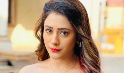HBD Hiba Nawab Takes Over Social Media 1