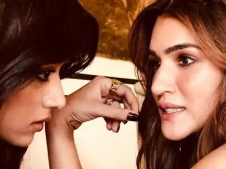 Kriti Sanon Shares Behind The Scenes Moment With Rashmika Mandanna