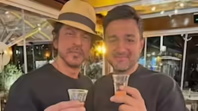 Siddharth Anand Birthday Wish for Shah Rukh Khan Sparks Speculation of a Dig at Prabhas - ‘India’s KING’ 2 Siddharth Anand Birthday Wish for Shah Rukh Khan