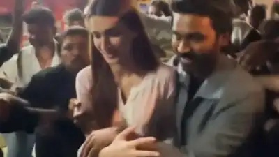 Tere Ishk Mein Star Dhanush Protects Kriti Sanon
