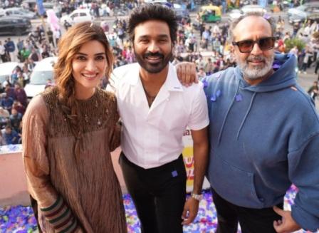 Dhanush and Kriti Sanon Starrer Tere Ishk Mein Team Celebrates at Jaipur Rajmandir Cinema