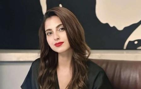 Farrhana Bhatt Distances Herself From Old Fan Club Account