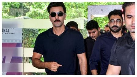 Ranbir Kapoor Security Team Gets Into Tense Exchange With Paparazzi