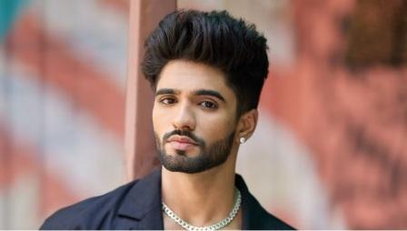 Actor Zeeshan Khan Involved in Car Accident in Mumbai